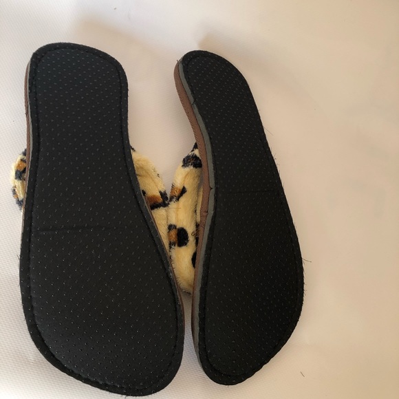 Cheetah leopard fuzzy slippers - Picture 7 of 7